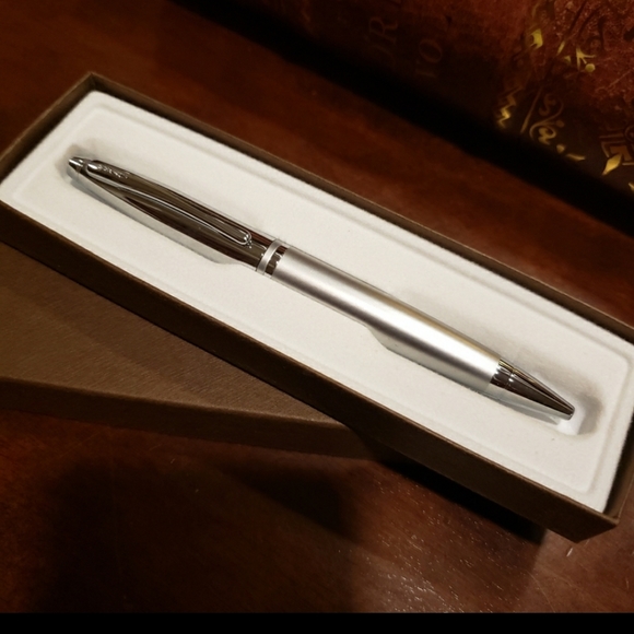 Cross pen. - Picture 2 of 3